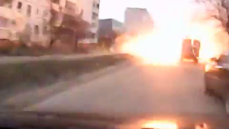 VIDEO. Atacul cu rachete din orasul ucrainean Mariupol, surprins de o camera de bord Imagine
