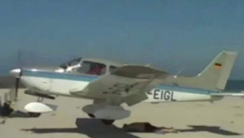 VIDEO. Aterizare cu probleme. Avionul aproape ca a atins un turist care facea plaja Imagine