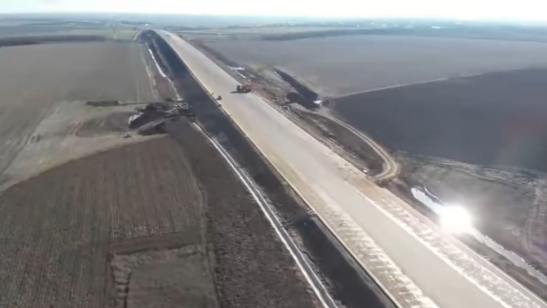 VIDEO Au reinceput lucrarile la Tronsonul 4 al Drumului Expres Craiova - Pitesti. Care este termenul pentru finalizarea acestora Imagine