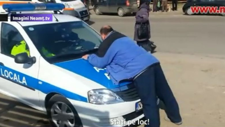 VIDEO. Barbat luat pe capota de o masina a Politiei Locale din Piatra Neamt Imagine