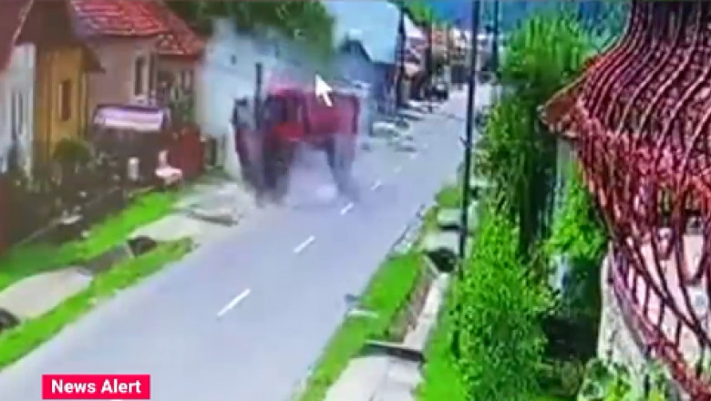 VIDEO. Basculanta scapata de sub control, dupa ce soferul a facut AVC la volan Imagine