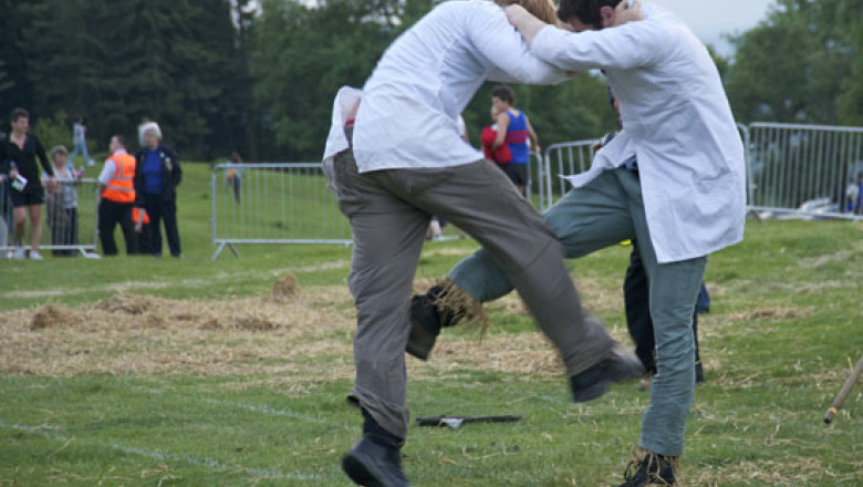 VIDEO. Bataia cu picioarele, printre sporturile preferate ale britanicilor Imagine