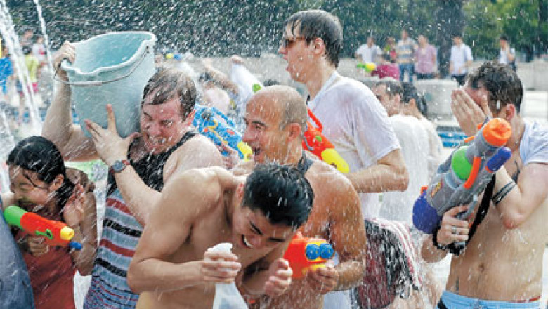 VIDEO. Bataie cu apa la Shanghai Imagine