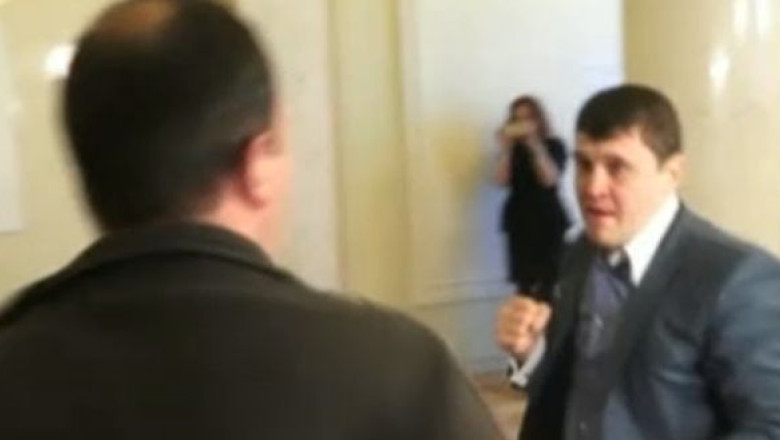 VIDEO. Bataie in parlamentul de la Kiev. Doi deputati si-au impartit pumni si picioare Imagine