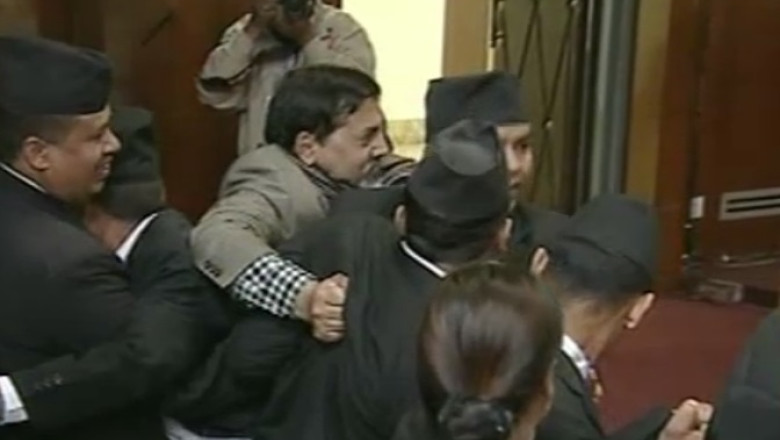 VIDEO. Bataie in Parlamentul din Nepal Imagine