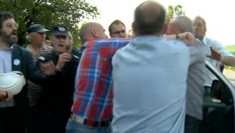 VIDEO. Bataie in toata regula la Pungesti Imagine