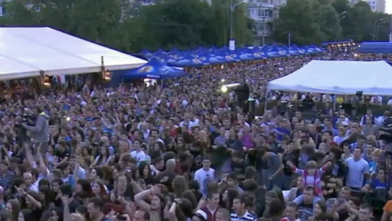 VIDEO Batut la concertul Cargo. Spectatorii au privit cum trei agenti de paza lovesc cu bestialitate un tanar de 17 ani Imagine