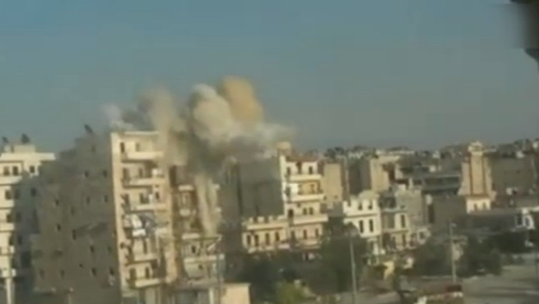 VIDEO. Bebelus salvat dintre ruine, in urma unui bombardament Imagine