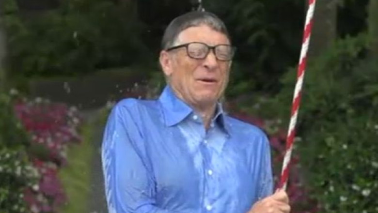 VIDEO. Bill Gates si-a turnat o galeata cu gheata in cap Imagine