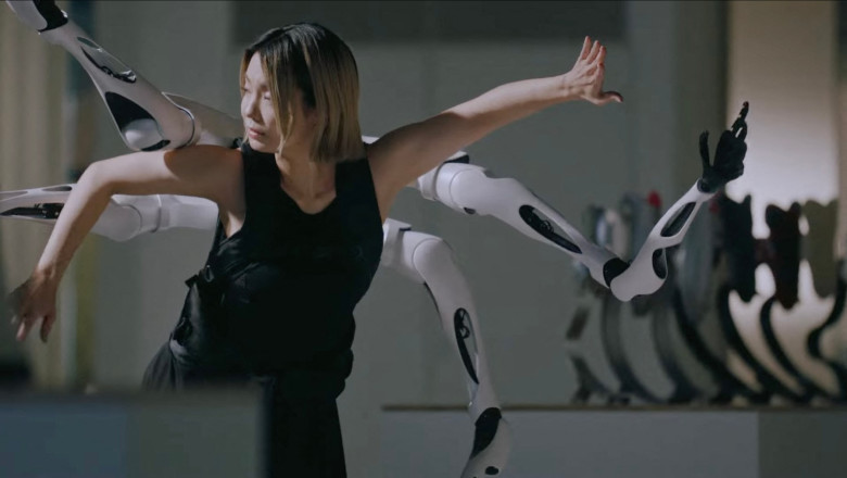 VIDEO. Bratele cyborg care se pot misca la unison cu cel care le poarta. Un japonez lucreaza la o tehnologie bazata pe ideea de „jizai” Imagine