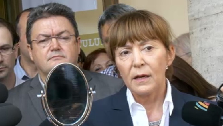 VIDEO. Cadouri pentru Victor Ponta si Klaus Iohannis de la Monica Macovei Imagine