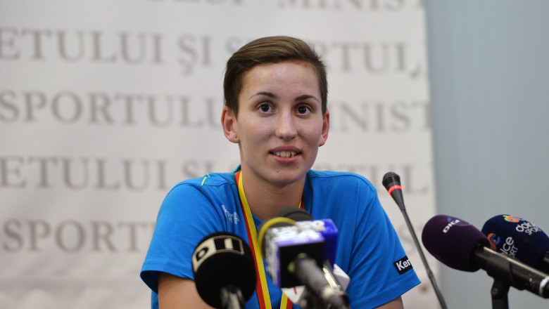 VIDEO. Campioanele s-au intors acasa. Antrenorii junioarelor care au castigat titlul mondial la handbal nu au fost platiti Imagine