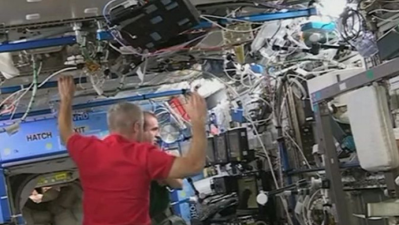 VIDEO. Capsula Dragon s-a conectat la Statia Spatiala Internationala. Astronautii au primit hrana, combustibil si echipamente Imagine