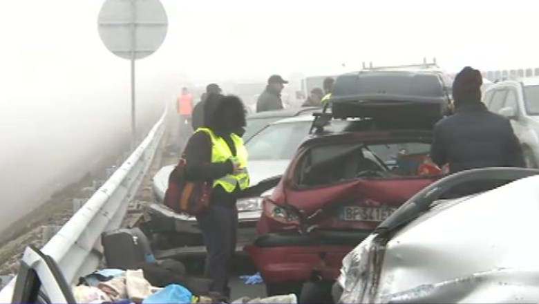 VIDEO. Carambol cu 31 de masini pe autostrada Sibiu-Orastie, proaspat inaugurata. Administratorul drumului a fost amendat Imagine