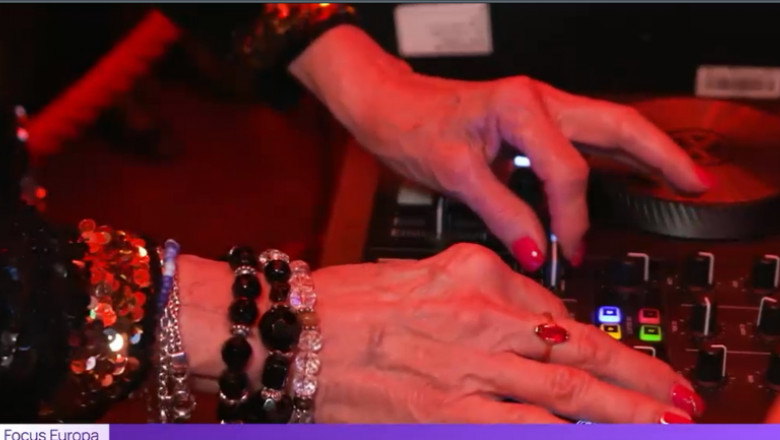 VIDEO Cel mai varstnic DJ din Suedia are 79 de ani. „Iubesc muzica. Si daca ii pot face pe altii fericiti, e minunat” Imagine