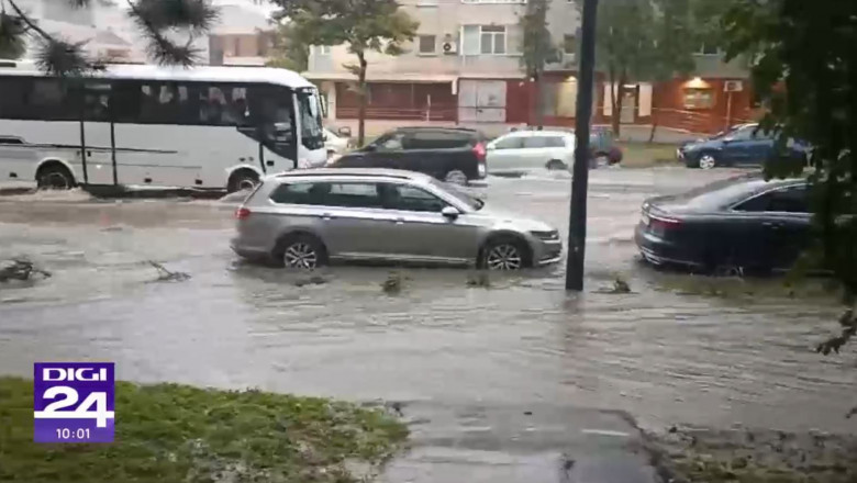 VIDEO Ciclonul islandez a lovit cu putere pe litoral, unde furtuna a produs inundatii. A fost emis mesaj RO-Alert Imagine