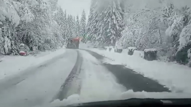 VIDEO Cod galben de ninsori, cu doua saptamani inainte de Paste. Zonele in care drumarii au intervenit pentru deszapezire Imagine