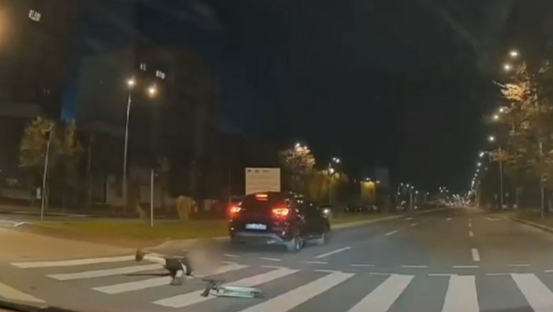VIDEO Copil pe trotineta, la un pas de accident pe trecerea de pietoni Imagine