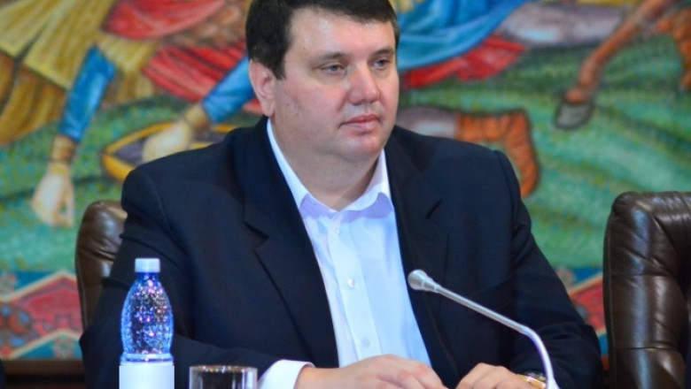 VIDEO Coruptie in Mehedinti: seful Politiei, cel al Consiliului Judetean si cel al filialei PSD au fost arestati preventiv pentru 30 de zile Imagine