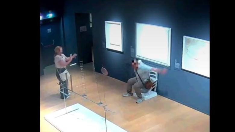VIDEO „Cosmarul oricarui muzeu”: Momentul in care un turist se asaza pe o opera de arta la Verona si o distruge Imagine