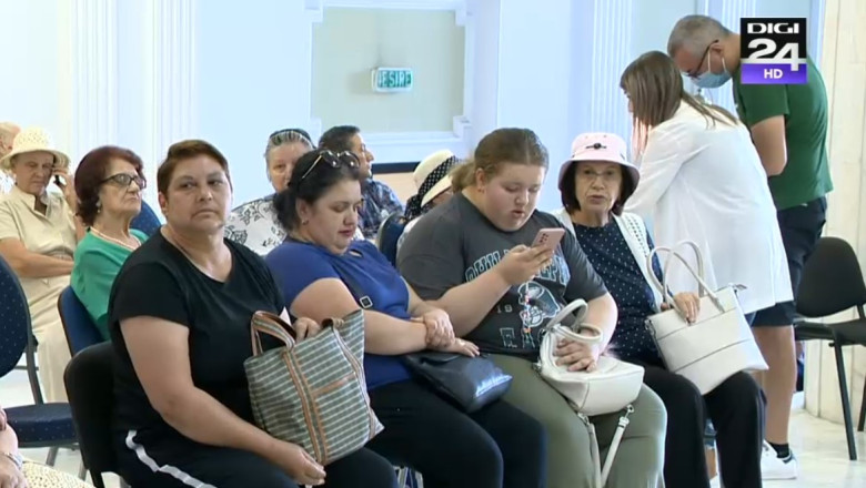 VIDEO Cozi la centrele de recenzare, dupa ce doar jumatate dintre bucuresteni s-au recenzat: „Am venit ca imi e frica de amenzile mari” Imagine