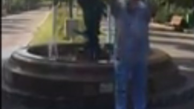 VIDEO. Cristian Popescu Piedone a acceptat provocarea "galetii cu gheata" Imagine