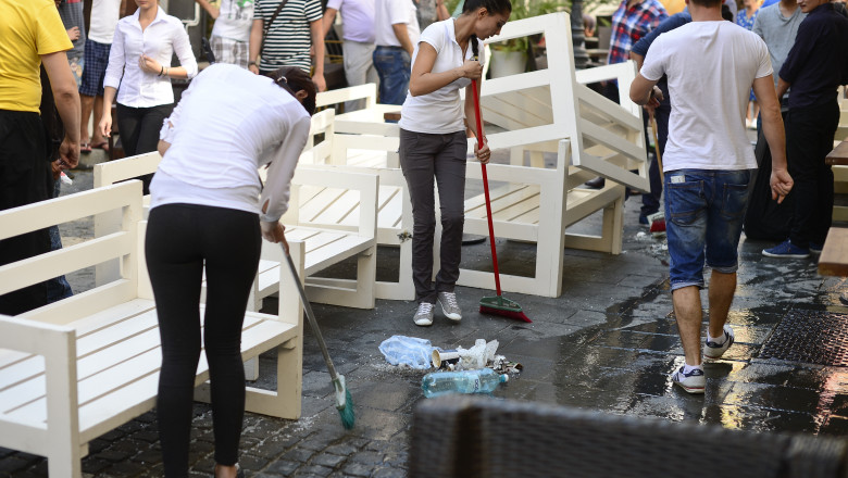 VIDEO. Cum arata Centrul Vechi dupa incidentele cu suporterii din Ungaria Imagine