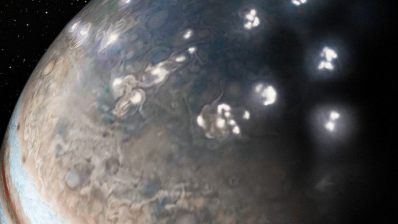 VIDEO Cum arata fulgerele de pe Jupiter. O sonda spatiala lansata de NASA a surprins imagini inedite Imagine