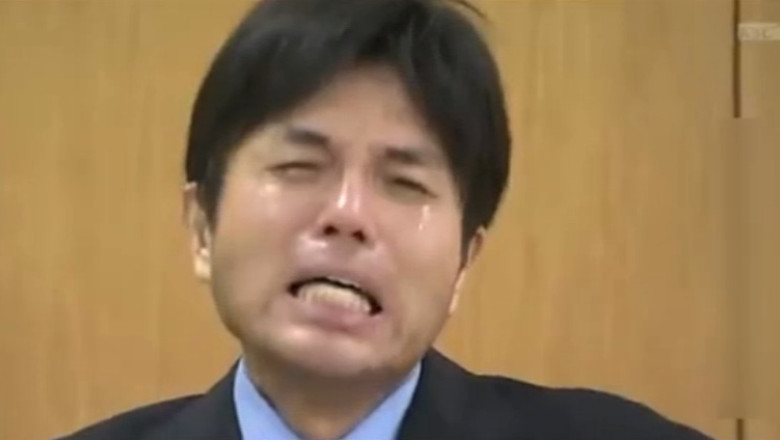 VIDEO. Cum isi cere scuze un deputat japonez vinovat de frauda Imagine