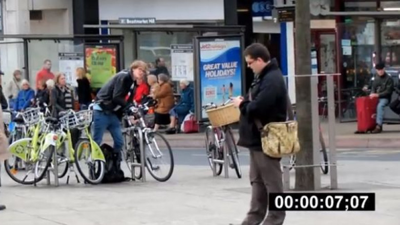 VIDEO. Cum reactioneaza britanicii cand vad un hot de biciclete in actiune Imagine