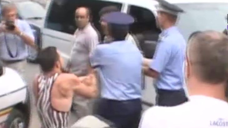 VIDEO. Cum s-au imbrancit politistii si parintii la liceul Dimitrie Bolintineanu Imagine