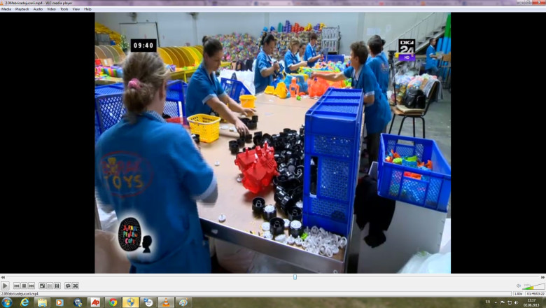 VIDEO. Cum se fac jucariile din plastic Imagine