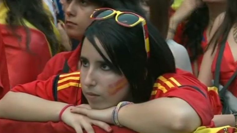VIDEO. Dezastru mondial. Suporterii spanioli, dezamagiti de esecul favoritilor la Cupa Mondiala Imagine