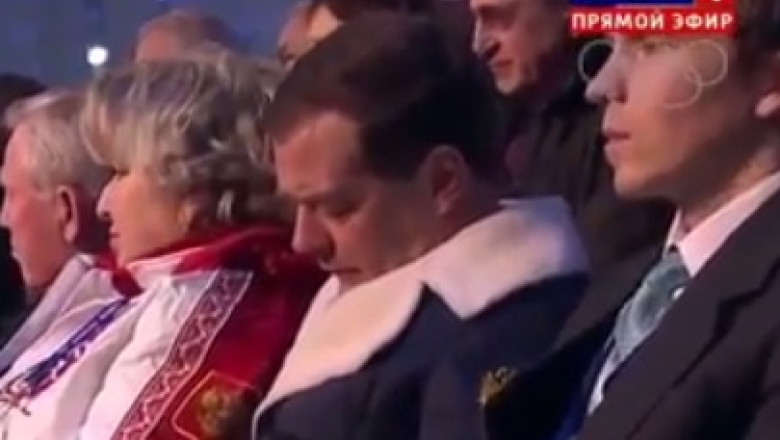 VIDEO. Dmitri Medvedev, ironizat pentru ca a atipit in timpul ceremoniei de deschidere a JO de la Soci Imagine
