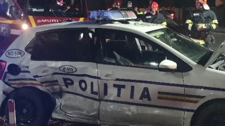VIDEO. Doi politisti, raniti intr-un accident rutier Imagine