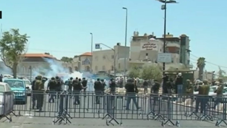 VIDEO. Doi soldati israelieni, filmati cand bateau un adolescent palestinian Imagine