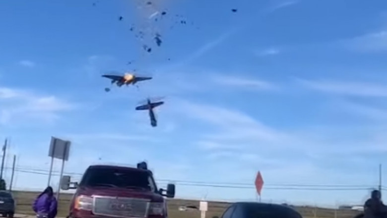 VIDEO. Doua avioane s-au ciocnit in aer in timpul unui spectacol aerian din Texas Imagine