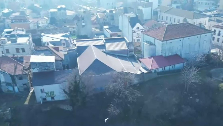VIDEO Doua cladiri istorice din Constanta sunt in pericol din cauza falezei care se prabuseste Imagine