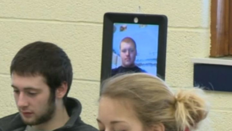 VIDEO. Elev din SUA, inlocuit la cursuri de un robot Imagine