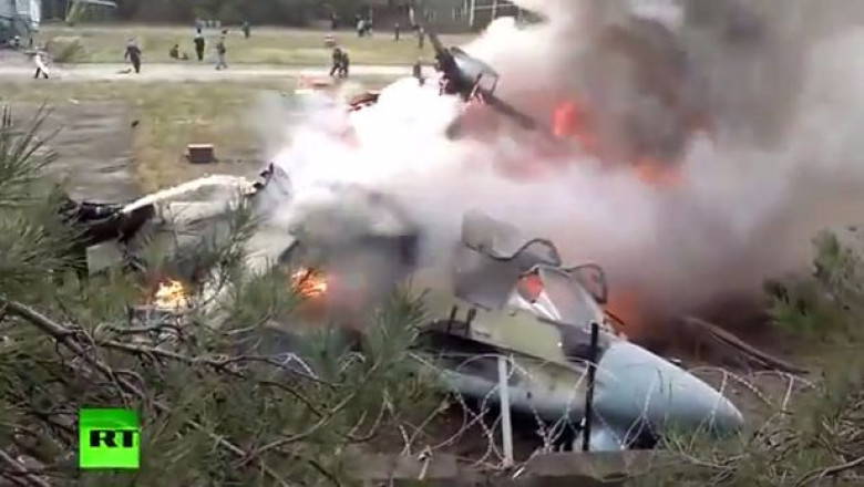 VIDEO. Elicopter de lupta, prabusit intr-un cartier rezidential din Moscova. Doi piloti au fost raniti Imagine