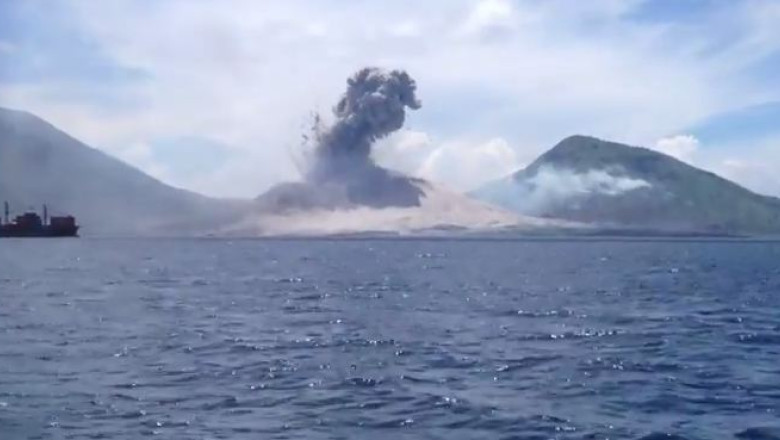 VIDEO. Eruptia unui vulcan din Papua Noua Guinee, filmata de o turista Imagine