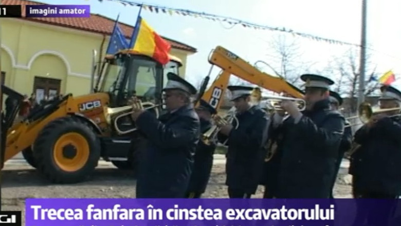VIDEO. Excavator intampinat cu fanfara intr-o comuna din Galati Imagine