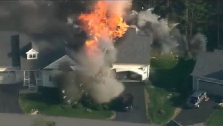 VIDEO. Explozia unei case, surprinsa in direct Imagine