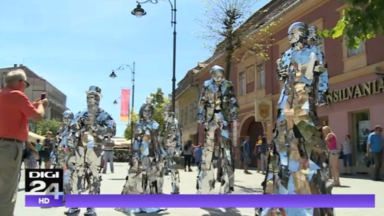 VIDEO Familia-oglinda si Cutia cu miracole, vedetele zilei la Festivalul de Teatru de la Sibiu Imagine