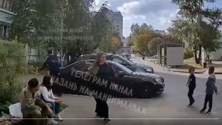 VIDEO. Fapta de „vitejie” ruseasca, in fata blocului, langa femei si copii Imagine