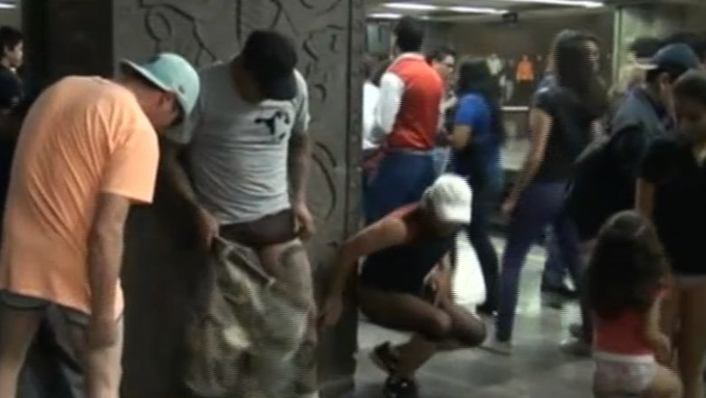 VIDEO. Fara pantaloni in metrou. Mii de oameni au calatorit, in marile orase, doar in lenjerie intima Imagine