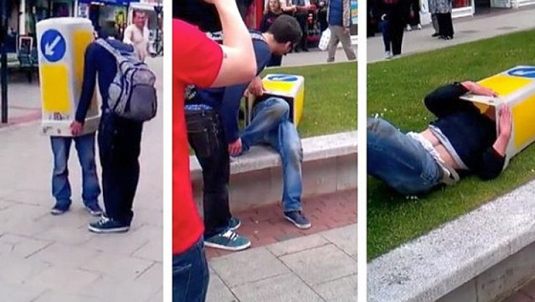 VIDEO Farsa cu final nefericit: Un tanar a ramas blocat intr-un semn de circulatie Imagine