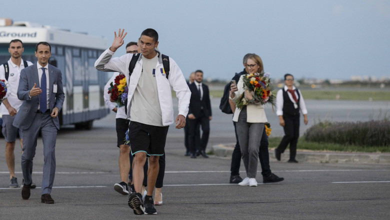 VIDEO, FOTO. David Popovici la sosirea in Romania: Sunt onorat sa reprezint tara asta frumoasa si sa va simt alaturi Imagine