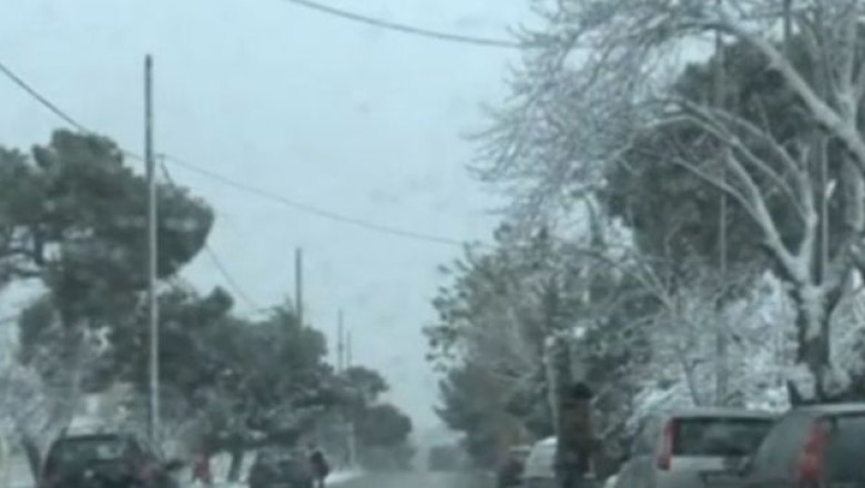 VIDEO. Frig si ninsori abundente in Grecia Imagine