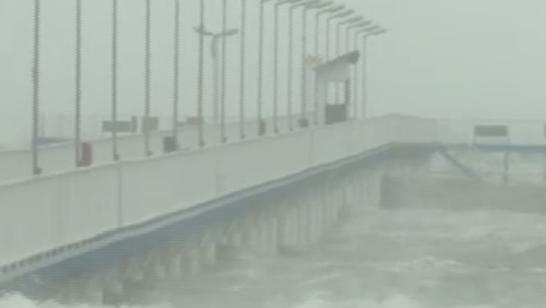 VIDEO. Furtuna la malul marii Imagine